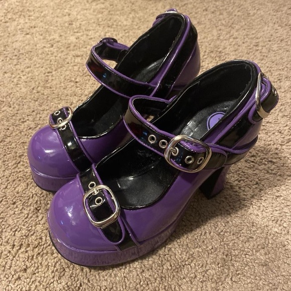 T.U.K Vintage purple and black mary jane heels - Picture 1 of 4